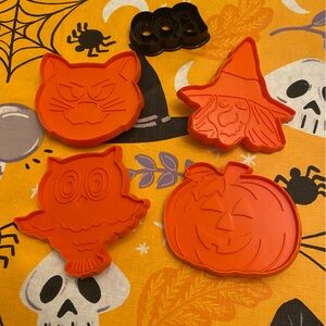 1960s hallmark vintage  Halloween cookie cutters